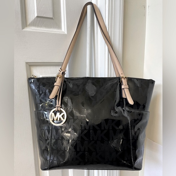MICHAEL Michael Kors Handbags - Michael Kors shoulder bag EUC